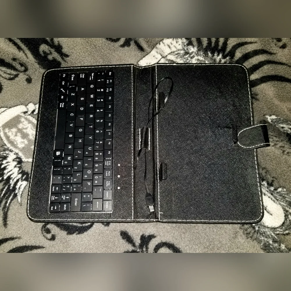 Black 7 Inch Tablet Cover W/ Keyboard & Stand